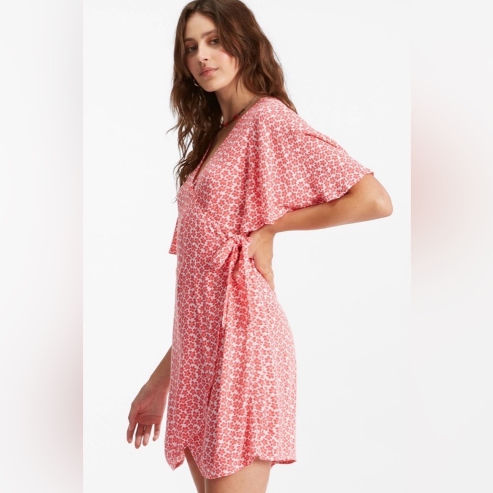 Billabong All For You Mini Wrap Dress floral printed Flutter Sleeve Size Medium